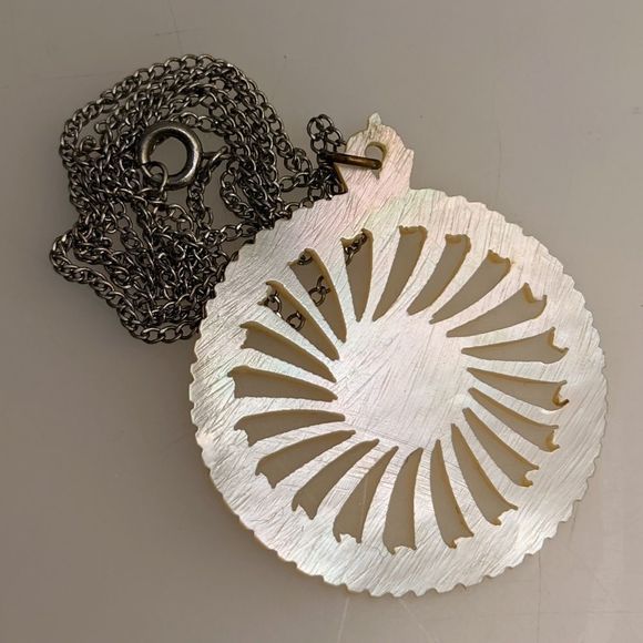 Vintage Carved Mother of Pearl Necklace - Picture 5 of 5